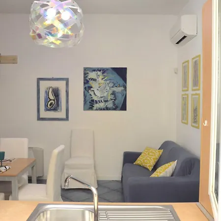 Miami Apartment, Piano Terra Rif A806 *